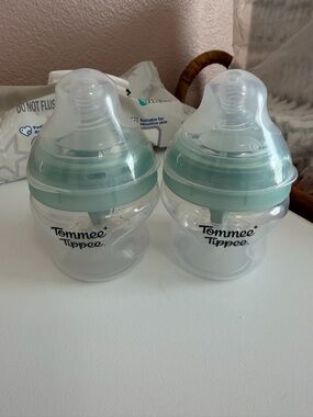Tommee Tippee Baby Bottle Pair in Mint Green. Never Used.